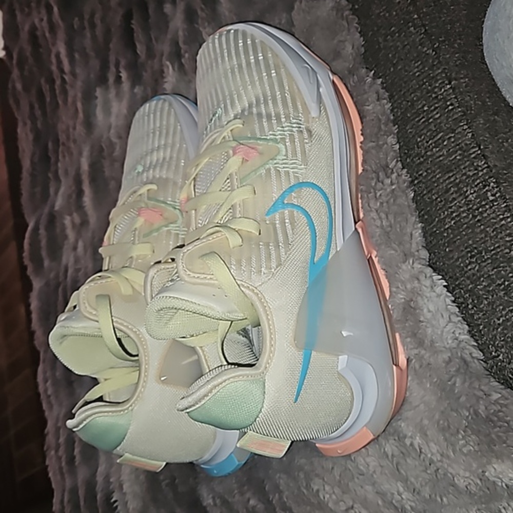 Nike LeBron Witness 6 Shoes